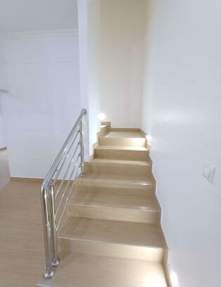 Arrenda se luxuosa moradia nova duplex tipo 3 com 2wc no bairro alto mae avenida do trabalho