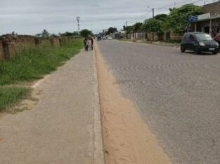 transpasse destas parcelas, de 15/30m no bairro de laulane zona da Dona Alice