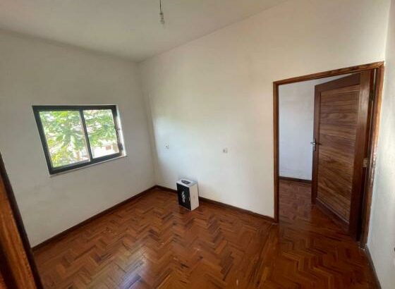 Vende-se Moradia Triplex, tipo5 no bairro da costa do sol triunfo 1