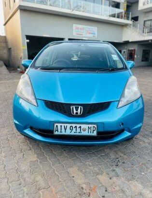 Vendo Modelo: Honda fit 
-Motor 1.3 impecável 
-Interior preto bem conservado
-Ar condicionado