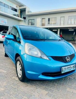 Vendo Modelo: Honda fit 
-Motor 1.3 impecável 
-Interior preto bem conservado
-Ar condicionado