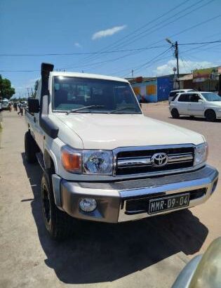 Vendo Modelo: Toyota Land Cruiser
Motor 1HZ seco
4×4
Suspensão intacta
Pneus com jantes