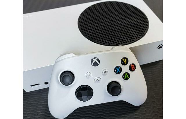 Xbox Séries S 512GB SSD + 1 Joystick
