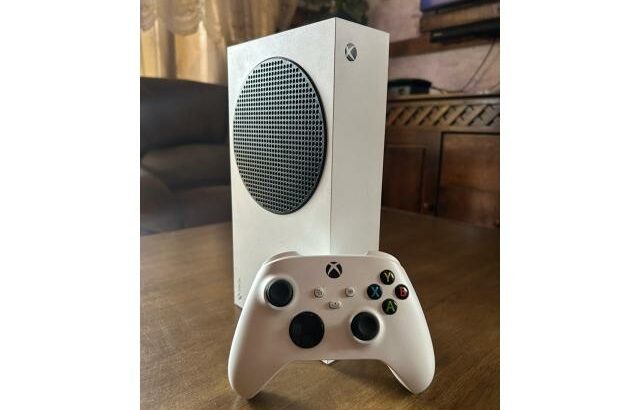 Xbox Séries S 512GB SSD + 1 Joystick