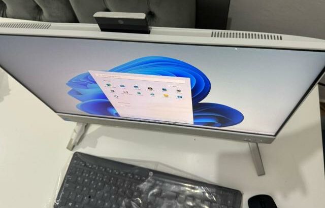 Dell Inspiron 5410 All-in-One  12th Gen Intel®️ Core™️  i5-1215U