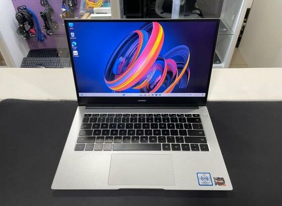 Huawei MateBook D14 NBLK-WAX9X Ryzen7- 3700U 8GB 512SSD Vega10 W11H