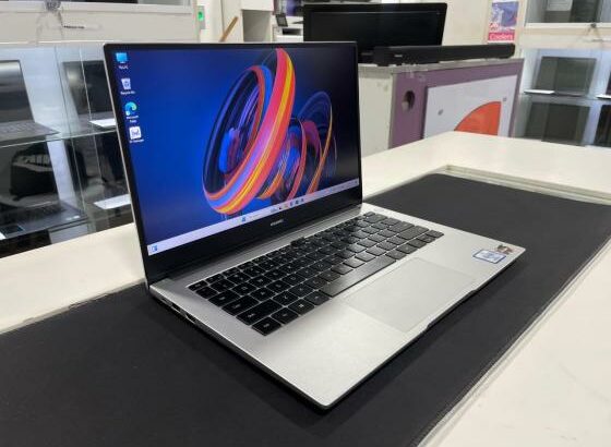 Huawei MateBook D14 NBLK-WAX9X Ryzen7- 3700U 8GB 512SSD Vega10 W11H