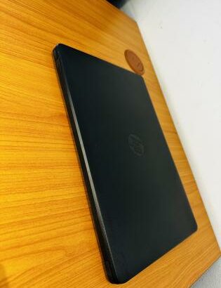 HP LapTop 15-DW1XXX  INTEL Celeron N4020 1.10GHZ (2Cpus) 12TH Gen  4GB DDR4 SDRAM 256 GB SSD NVME, Teclado Numerico  Intel UHD Graphics  15.6polegadas