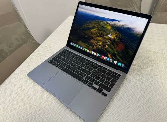 MacBook Air 2020 M1 13 Processador M1
8GB Ram
256GB SSD