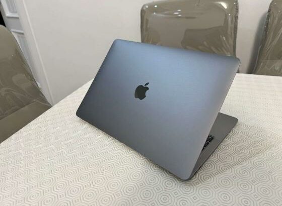 MacBook Air 2020 M1 13 Processador M1
8GB Ram
256GB SSD