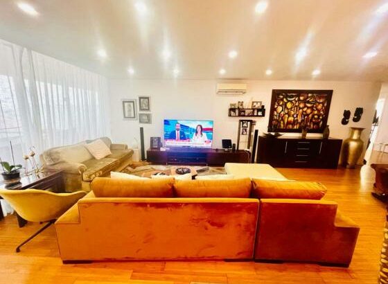 Vende-se luxuoso apartamento na Marginal T4