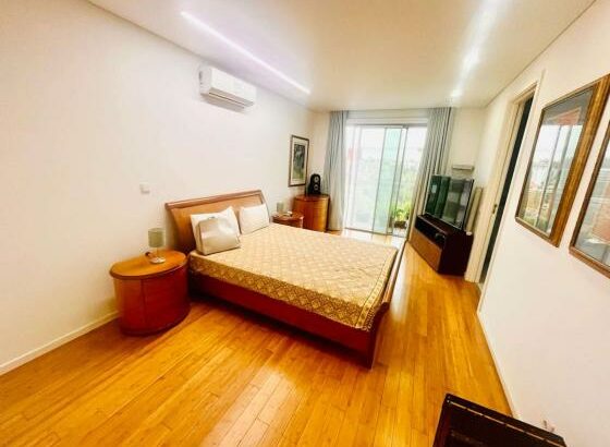 Vende-se luxuoso apartamento na Marginal T4