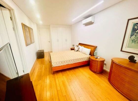 Vende-se luxuoso apartamento na Marginal T4