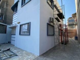 Vende-se excelente Moradia Geminada no Bairro central T2