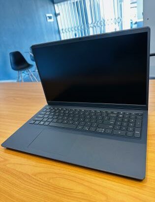 Lap Top Semi-Novo Core i5 12TH Gen  *Dell Vostro 15-3520 Limpinho Como Novo  * Intel Core i5-1255U 1.70 GHZ  up To 4.70GHZ  8GB GB DDR4 SDRAM 512 GB S