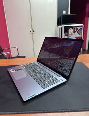 Lenovo Ideapad 3 i5 11th 8GB RAM 256GB SSD