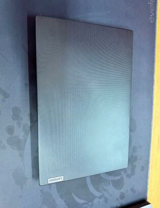 Lenovo V15 G2 AMD Ryzen 5 550”U 8GB RAM 512GB SSD Radeon Graphic 2HB