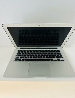 MacBook Air 2017 Intel core i5 1.80 GHZ 8GB 1600MHZ DDR3 128 GB SSD NVMe Intel HD Graphics 6000 1536 Display 13.3(1440×900) MacBook semi novo+ Carrega