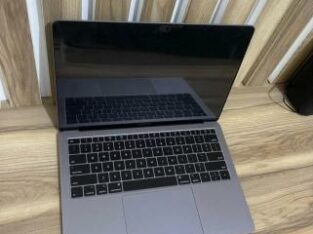 MacBook Air 2019 13.3” i5 8GB RAM 256GB SSD