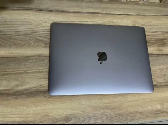 MacBook Air 2019 13.3” i5 8GB RAM 256GB SSD