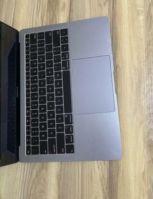 MacBook Air 2019 13.3” i5 8GB RAM 256GB SSD