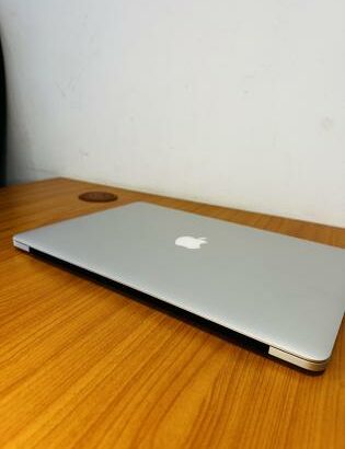 MacBook Pro  2015 Retina Display  *2.50 GHZ intel Core I7 * *16 GB 1600 MHZ * *512 GB SSD* *Intel Iris Pro Graphics 2GB Vram* MacOs Sequoia 15.1.1 Bat