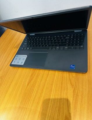 Super Promoção: *Dell Vostro 15-3500 *Intel Core i5-1135U 2.40 GHZ (8CPUS ) 11TH Generation 8 GB DDR4 SDRAM , 256 GB SSD NVMe  15.6Polegadas , Teclado