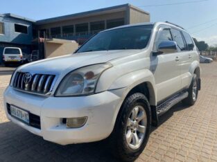 *Toyota Prado*  •Modelo: *Land cruizer aduaneiro* •Motor 3.4 cc •Gasolina  •Pneus novos •Câmera na retaguarda  •Botões no volante  •Interior Creme •Ac