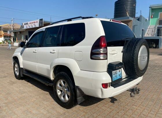 *Toyota Prado*  •Modelo: *Land cruizer aduaneiro* •Motor 3.4 cc •Gasolina  •Pneus novos •Câmera na retaguarda  •Botões no volante  •Interior Creme •Ac