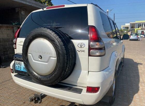 *Toyota Prado*  •Modelo: *Land cruizer aduaneiro* •Motor 3.4 cc •Gasolina  •Pneus novos •Câmera na retaguarda  •Botões no volante  •Interior Creme •Ac