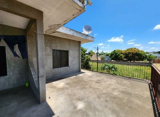 Vende-se Brutal Moradia T4+1 2 suítes no bairro das mahotas próximo a estrada dom Alexandre (bombas da galp)