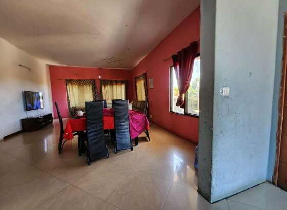 Vende-se Brutal Moradia T4+1 2 suítes no bairro das mahotas próximo a estrada dom Alexandre (bombas da galp)