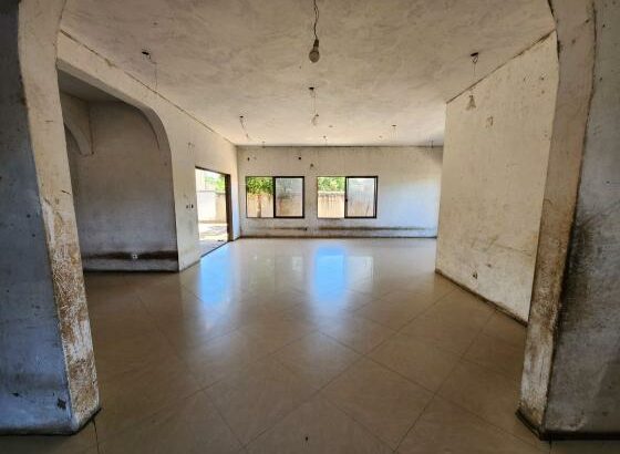Vende-se Brutal Moradia T4+1 2 suítes no bairro das mahotas próximo a estrada dom Alexandre (bombas da galp)