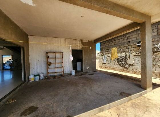 Vende-se Brutal Moradia T4+1 2 suítes no bairro das mahotas próximo a estrada dom Alexandre (bombas da galp)