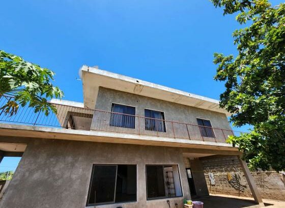 Vende-se Brutal Moradia T4+1 2 suítes no bairro das mahotas próximo a estrada dom Alexandre (bombas da galp)