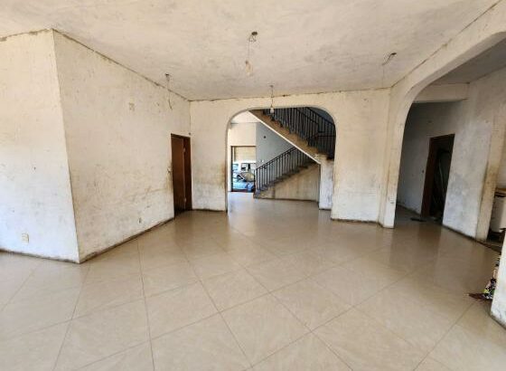 Vende-se Brutal Moradia T4+1 2 suítes no bairro das mahotas próximo a estrada dom Alexandre (bombas da galp)