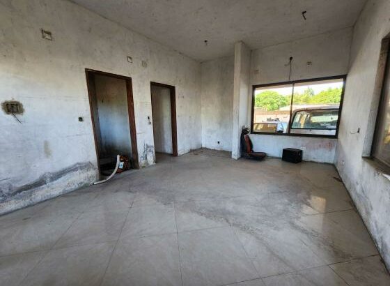 Vende-se Brutal Moradia T4+1 2 suítes no bairro das mahotas próximo a estrada dom Alexandre (bombas da galp)