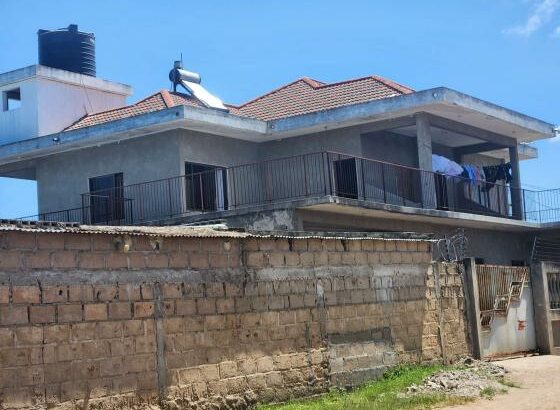 Vende-se Brutal Moradia T4+1 2 suítes no bairro das mahotas próximo a estrada dom Alexandre (bombas da galp)