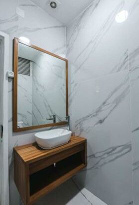 Vende-se Luxuoso APT/ T3 ensuit1 parque 3carros prédio Colono