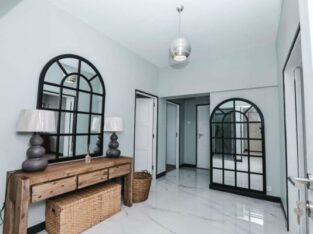 Vende-se Luxuoso APT/ T3 ensuit1 parque 3carros prédio Colono