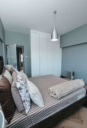 Vende-se Luxuoso APT/ T3 ensuit1 parque 3carros prédio Colono