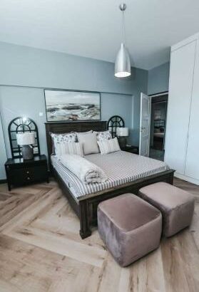 Vende-se Luxuoso APT/ T3 ensuit1 parque 3carros prédio Colono