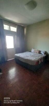 Vende-se APT/ T2 espaçoso no 3° andar pronto habitar