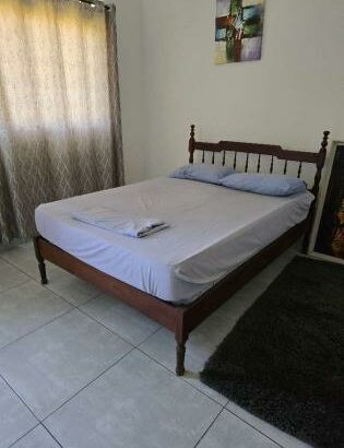 Cama de casal de Madeira