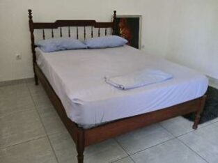 Cama de casal de Madeira