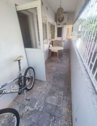 Vende-se Flat T2, 1andar, prédio curto, Bairro central, casa com documentos chamadas 24h