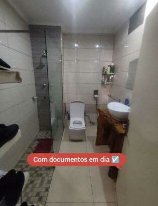 Vende-se Flat T2, 1andar, prédio curto, Bairro central, casa com documentos chamadas 24h