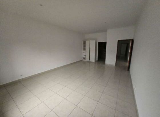 Arrenda-se Tipo 3 no Condomínio da Liberdade