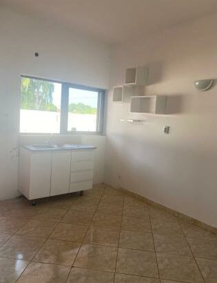 Vendo T1 em condomínio de 6 casas na Matola