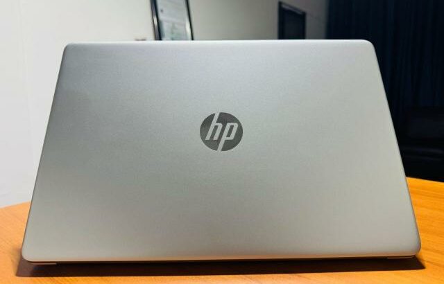 HP 255 G8 Ryzen 5  Laptop novo sem caixa